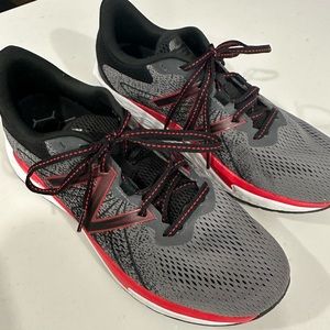New Balance Running Shoe - NEVER WORN Men’s 9
